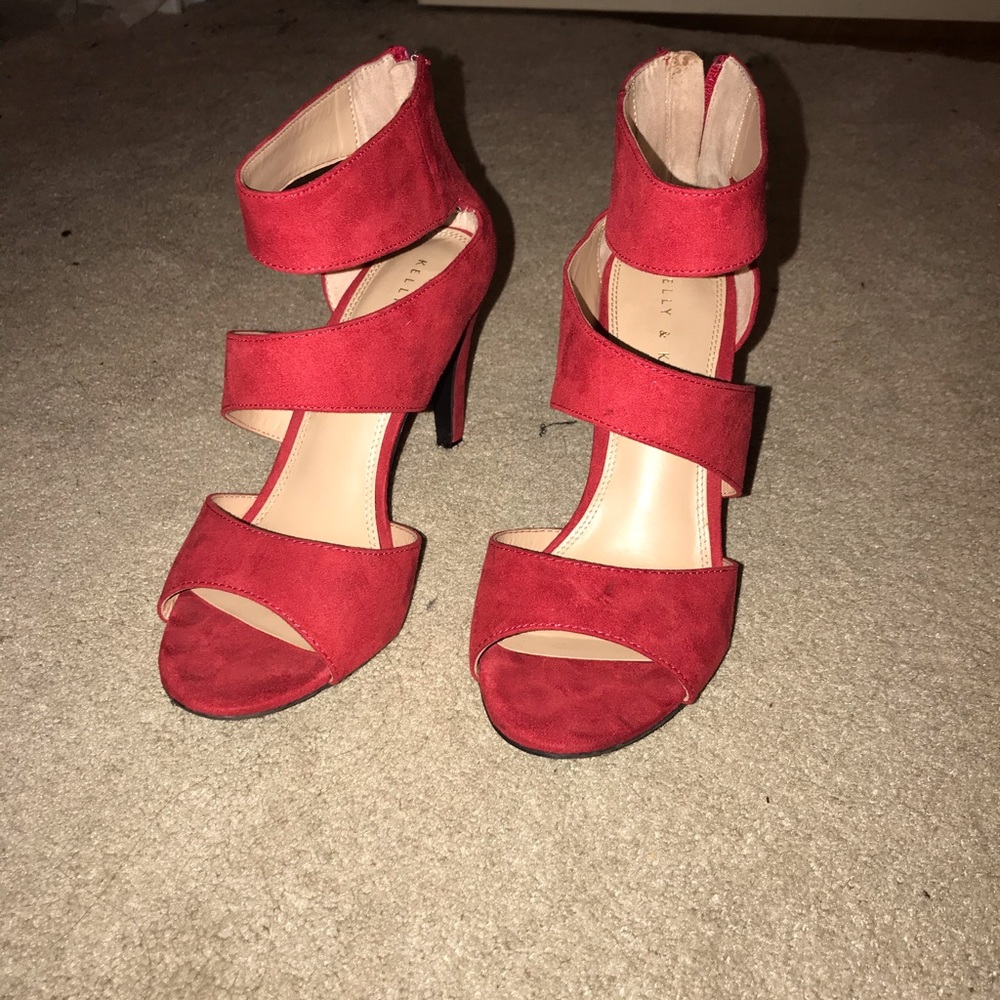 SUPER CUTE RED HEELS